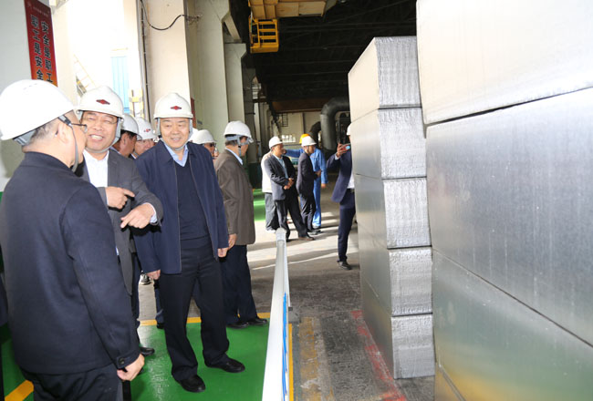 河南省企業(yè)聯(lián)合會(huì)、企業(yè)家協(xié)會(huì)會(huì)長(zhǎng)梁鐵山一行到萬(wàn)基控股集團(tuán)調(diào)研指導(dǎo)工作