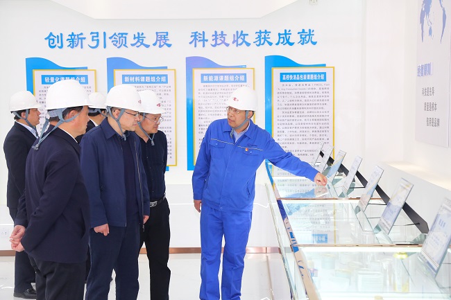 河南省國(guó)資委黨委委員、副主任王照生一行 到萬(wàn)基控股集團(tuán)調(diào)研