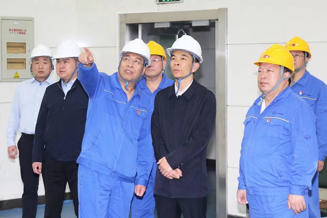 新安縣委副書(shū)記、代縣長(zhǎng)崔占科到萬(wàn)基控股集團(tuán)調(diào)研