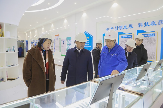 內(nèi)蒙古霍林郭勒市委副書記、市長(zhǎng)嵇海洋一行到萬(wàn)基控股集團(tuán)考察交流