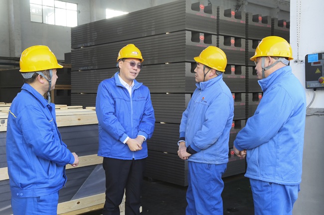 黨委書記、董事長黃小寧春節(jié)前到生產(chǎn)一線慰問