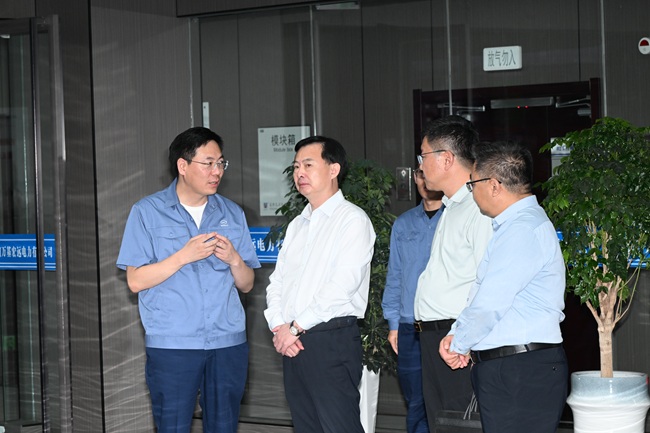 洛陽(yáng)市發(fā)改委黨組書(shū)記、主任關(guān)宇飛一行到萬(wàn)基控股集團(tuán)調(diào)研