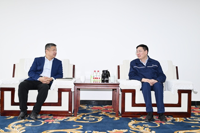 交通銀行洛陽(yáng)分行黨委書(shū)記、行長(zhǎng)齊延兵到萬(wàn)基控股集團(tuán)調(diào)研