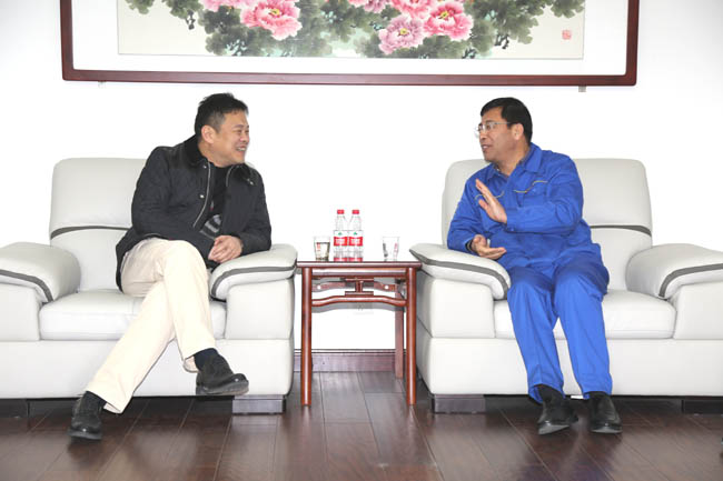 光大銀行鄭州分行東風(fēng)路支行行長(zhǎng)尚明勝、副行長(zhǎng)張濤到萬(wàn)基控股集團(tuán)調(diào)研